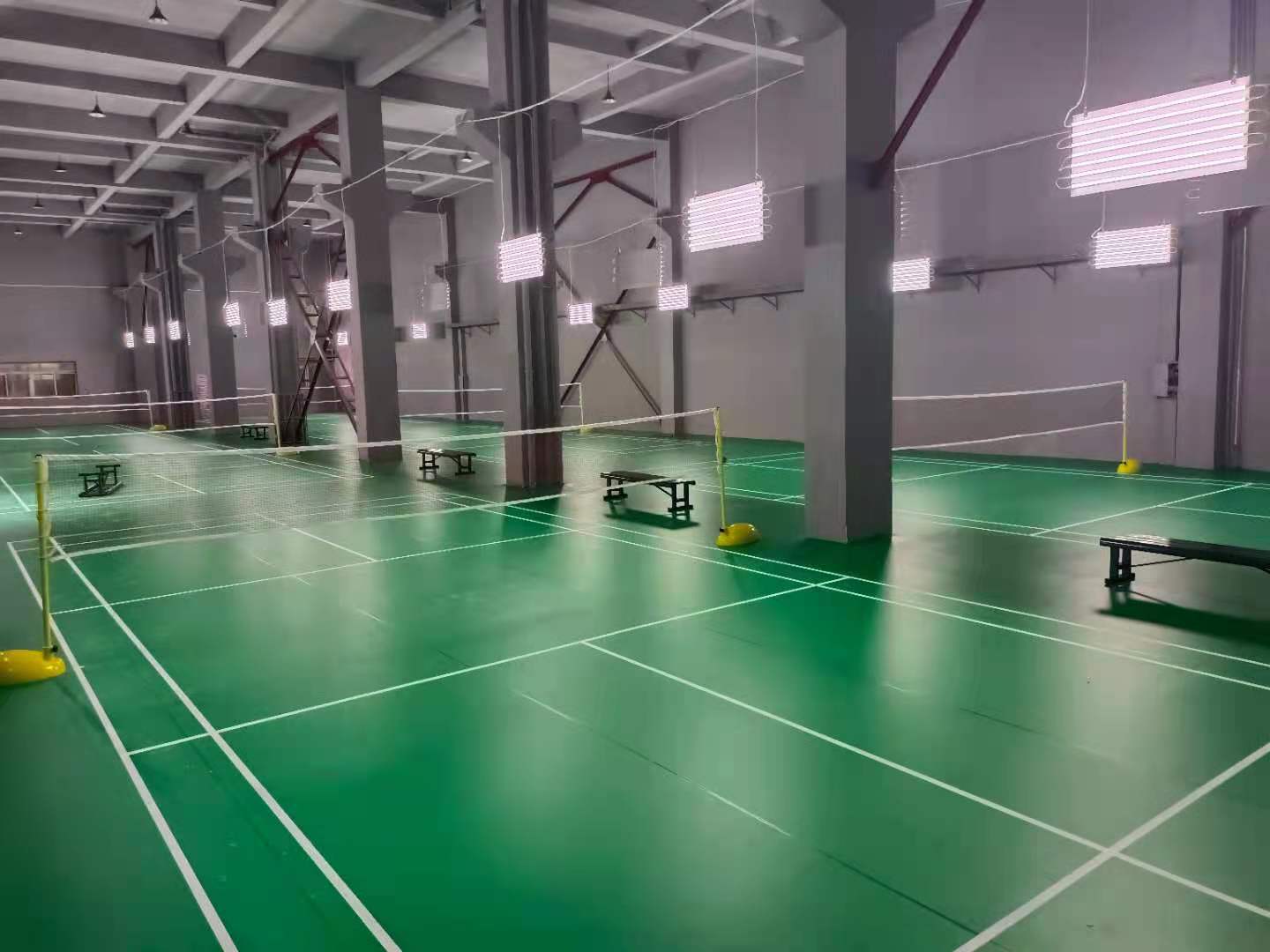 青島室內(nèi)羽毛球場(chǎng)地12片
