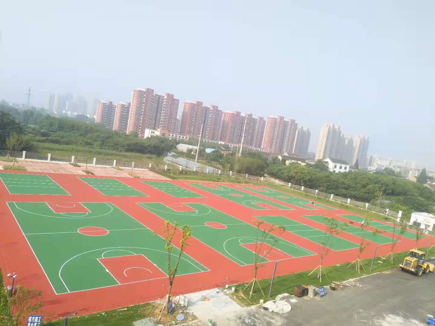 溧陽(yáng)楊莊小學(xué)籃球場(chǎng)，排球場(chǎng)