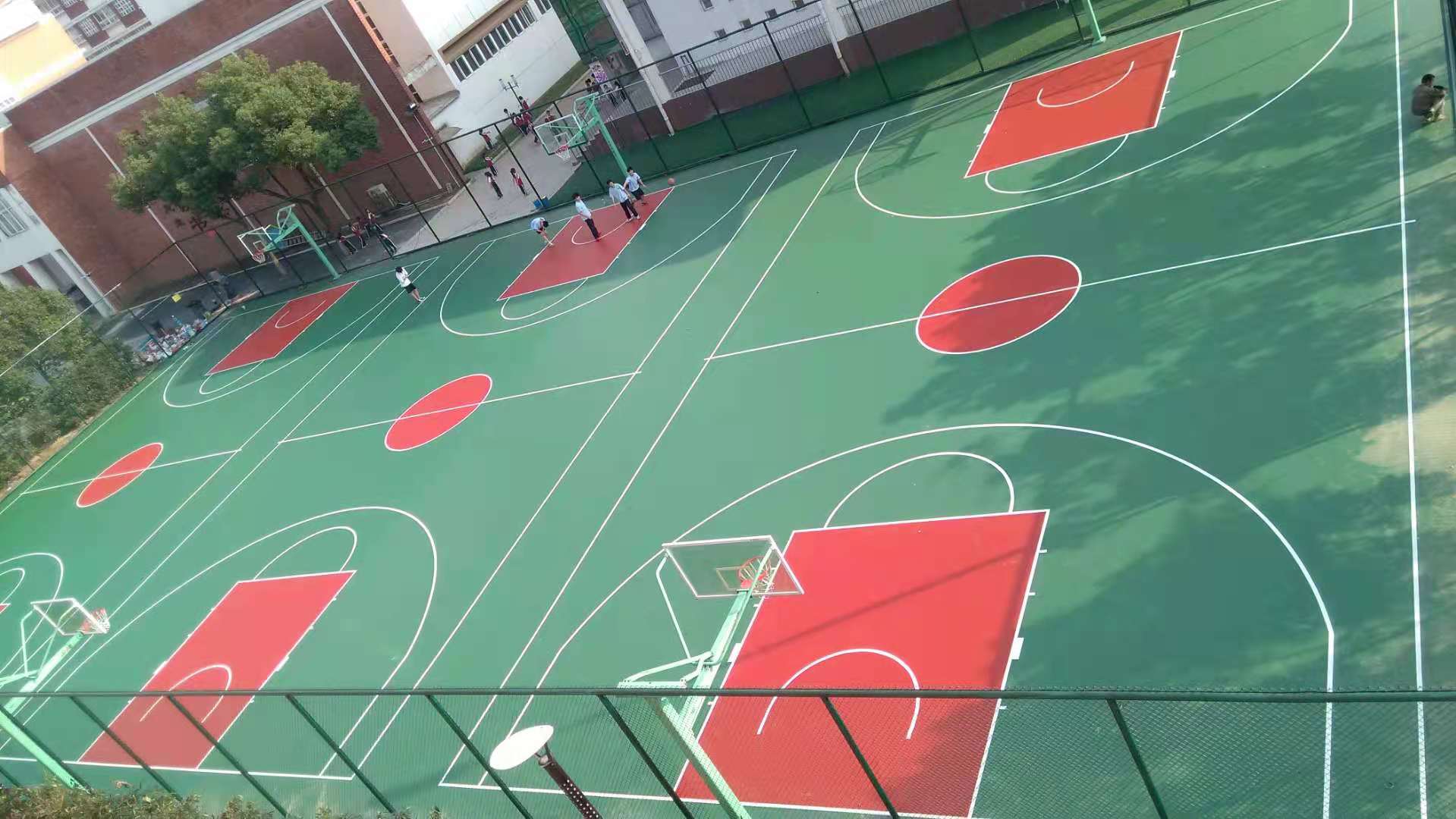 蘇州外國(guó)語(yǔ)學(xué)校硅PU籃球場(chǎng)